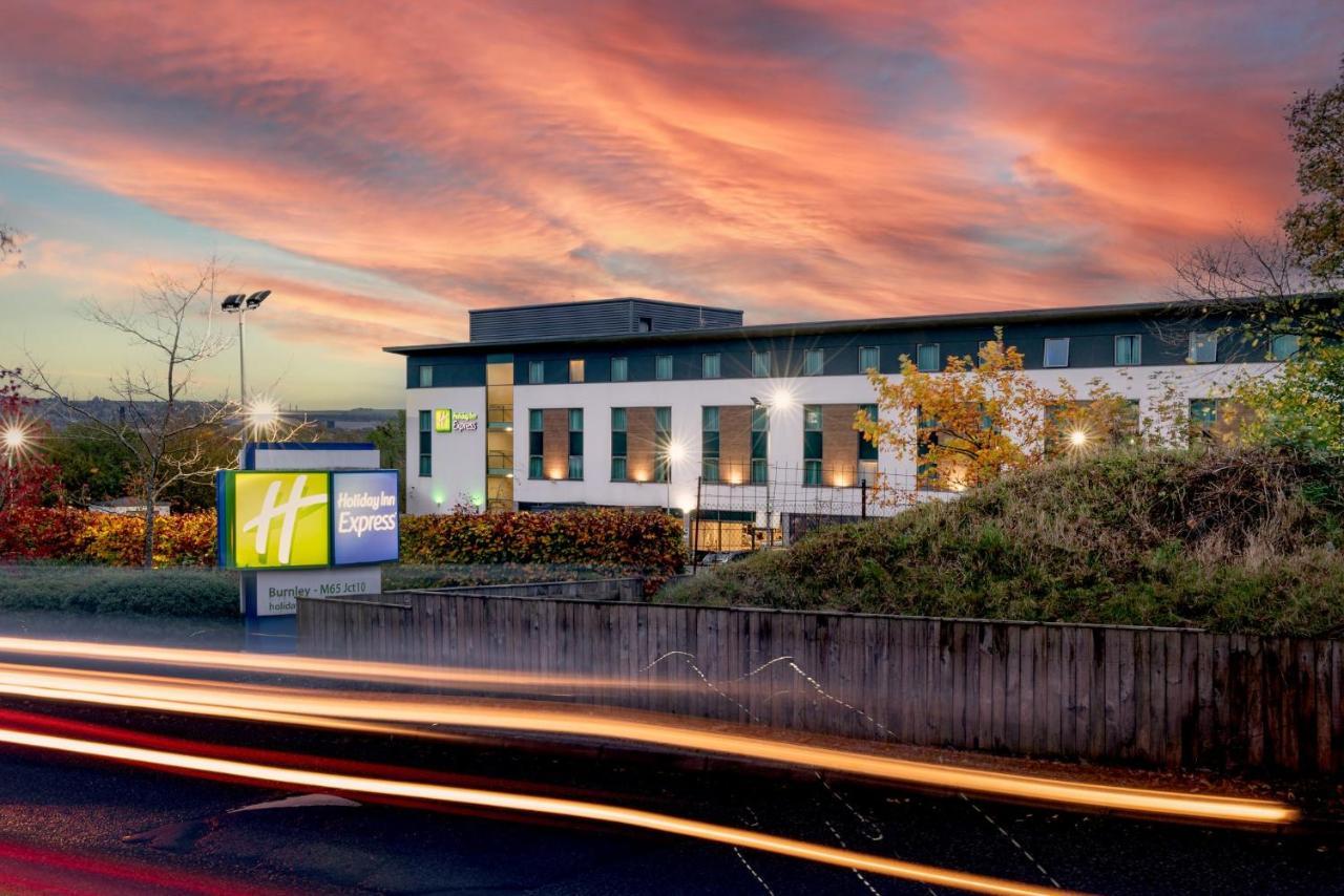 Holiday Inn Express Burnley M65 Jct 10 By Ihg Exterior photo