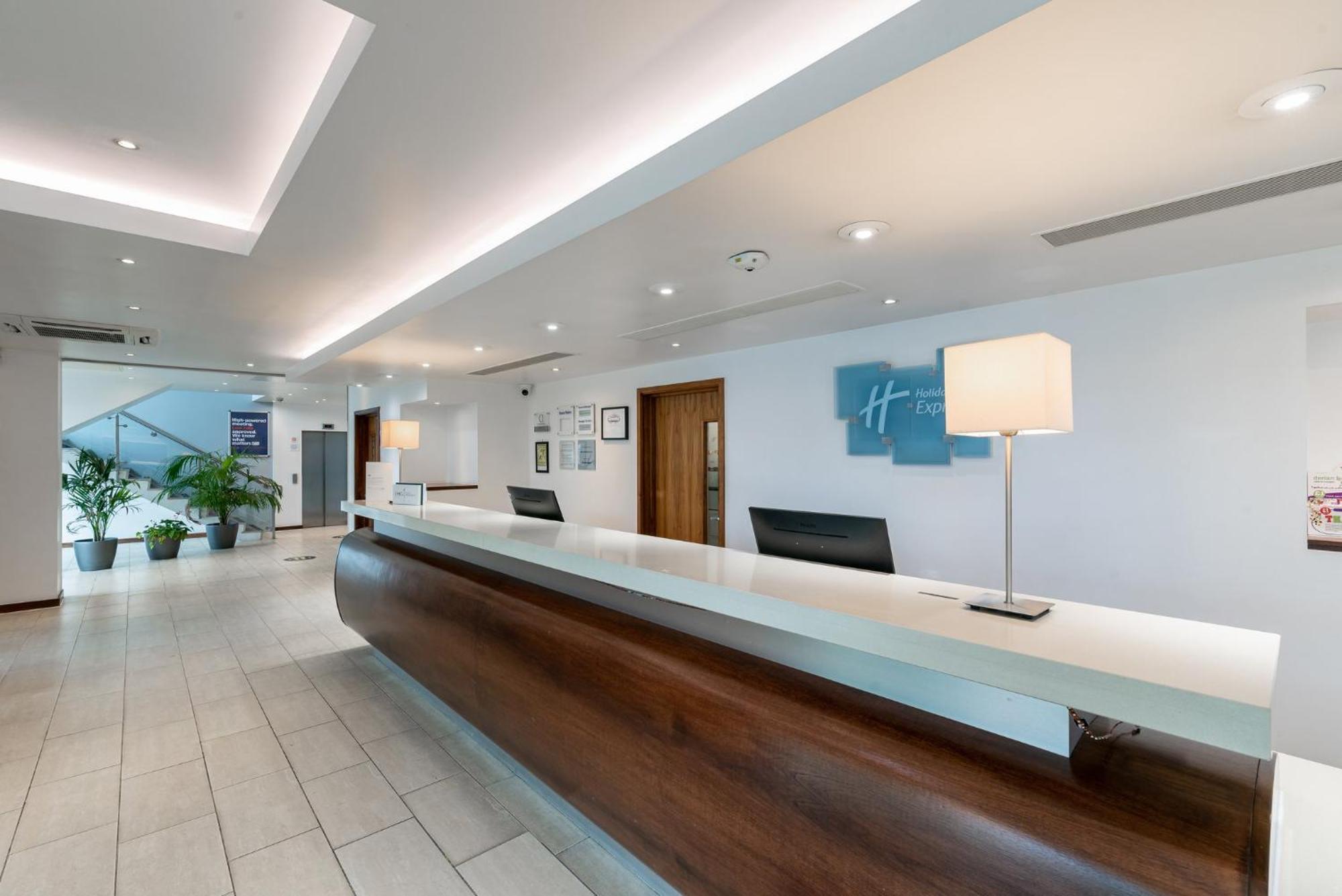 Holiday Inn Express Burnley M65 Jct 10 By Ihg Exterior photo