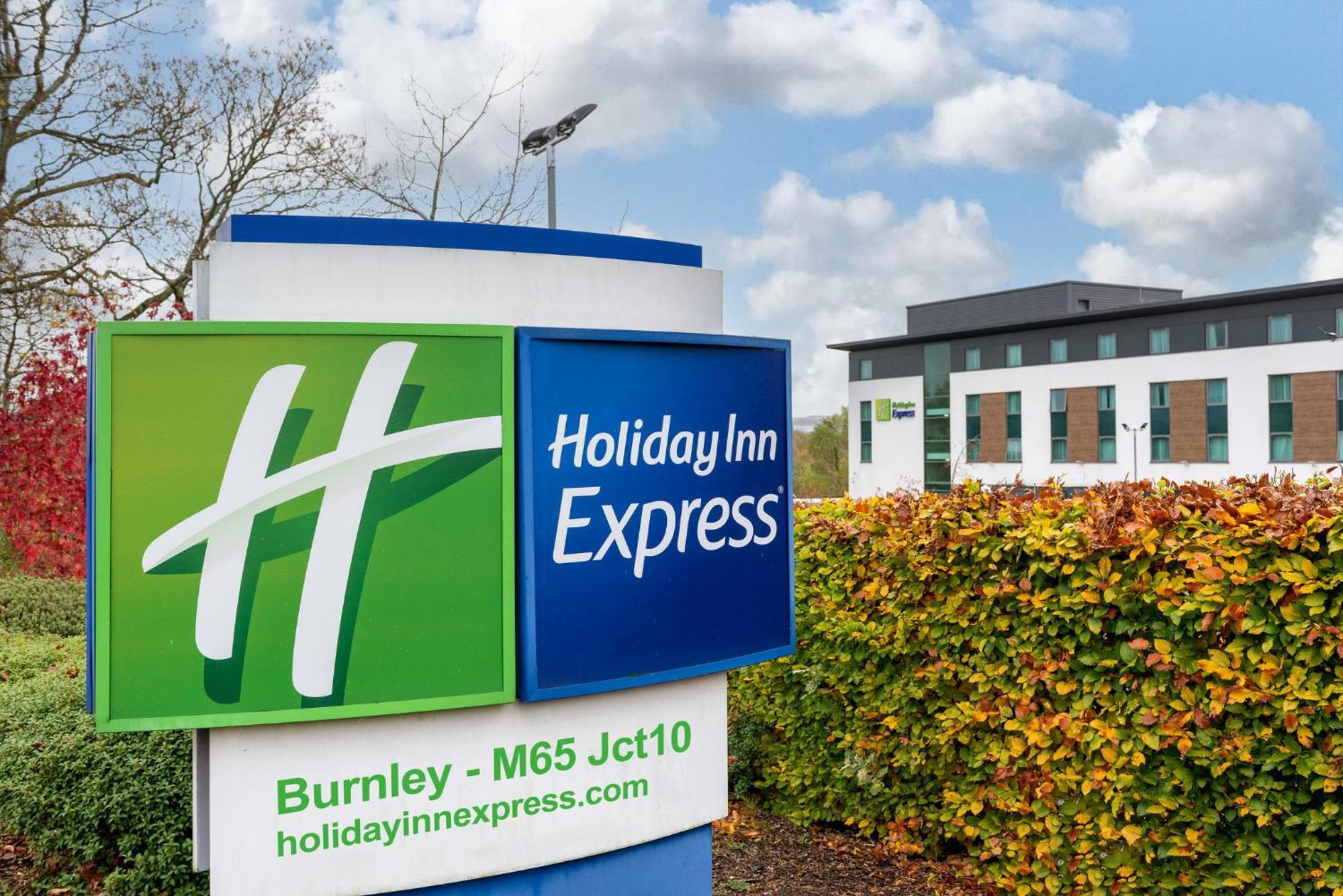 Holiday Inn Express Burnley M65 Jct 10 By Ihg Exterior photo